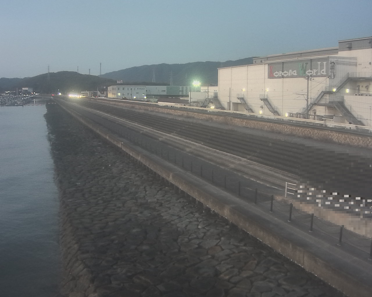 一文字防潮堤 ボートパーク方面　↖