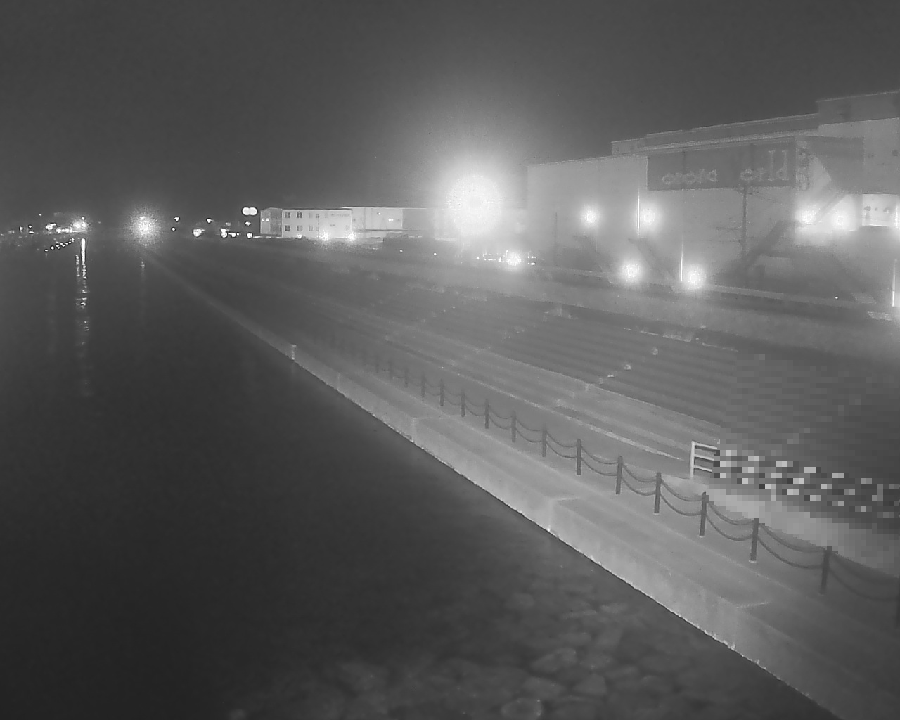 一文字防潮堤 ボートパーク方面　↖