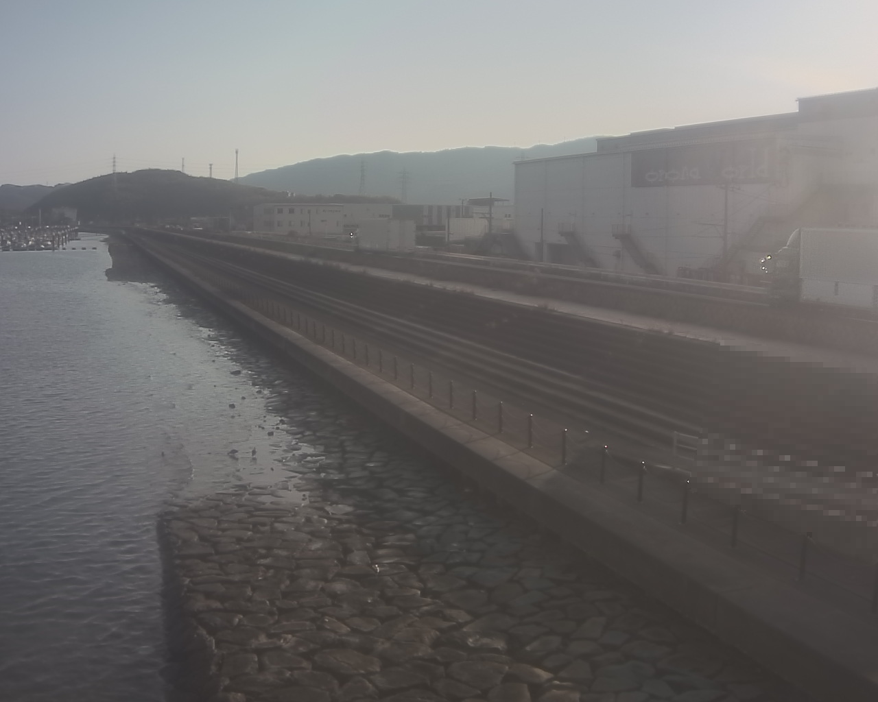 一文字防潮堤 ボートパーク方面　↖