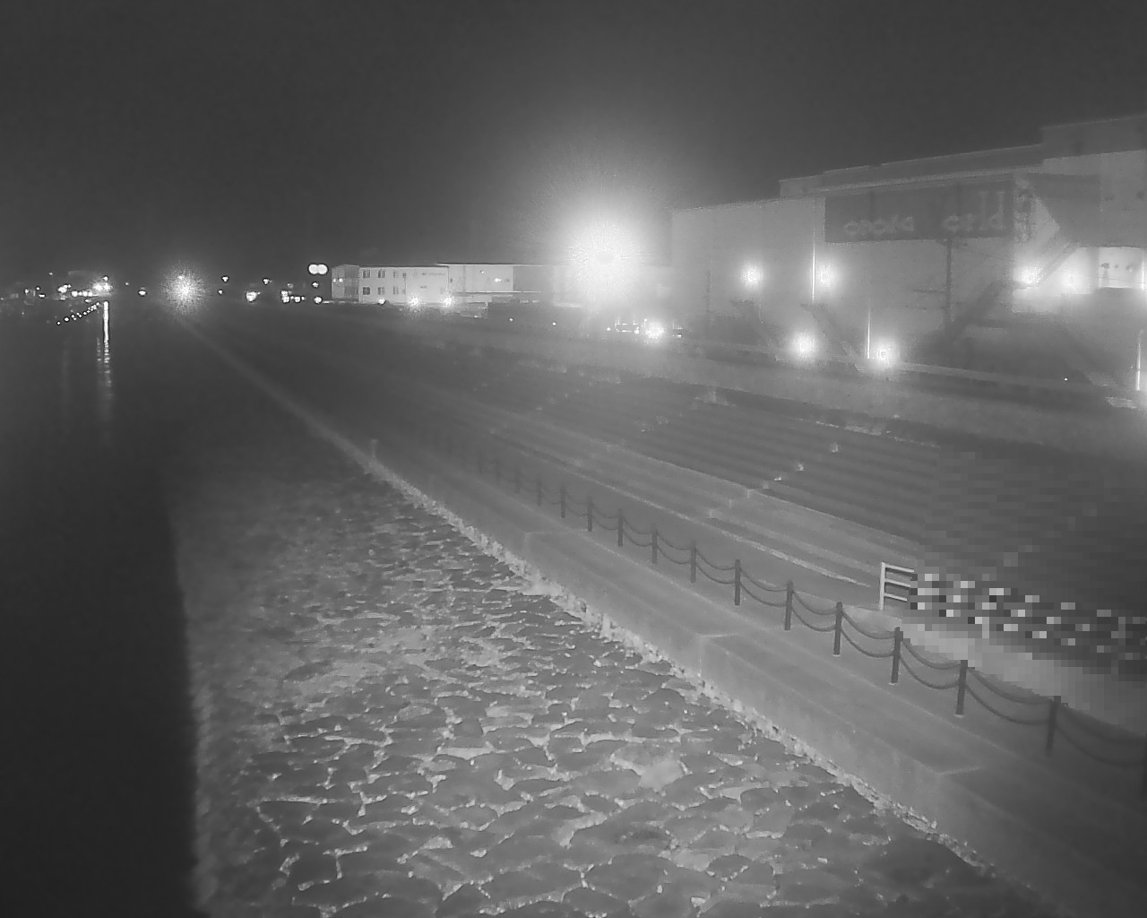 一文字防潮堤 ボートパーク方面　↖