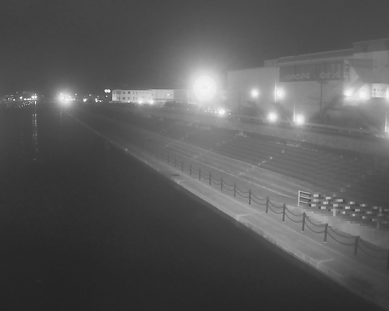 一文字防潮堤 ボートパーク方面　↖