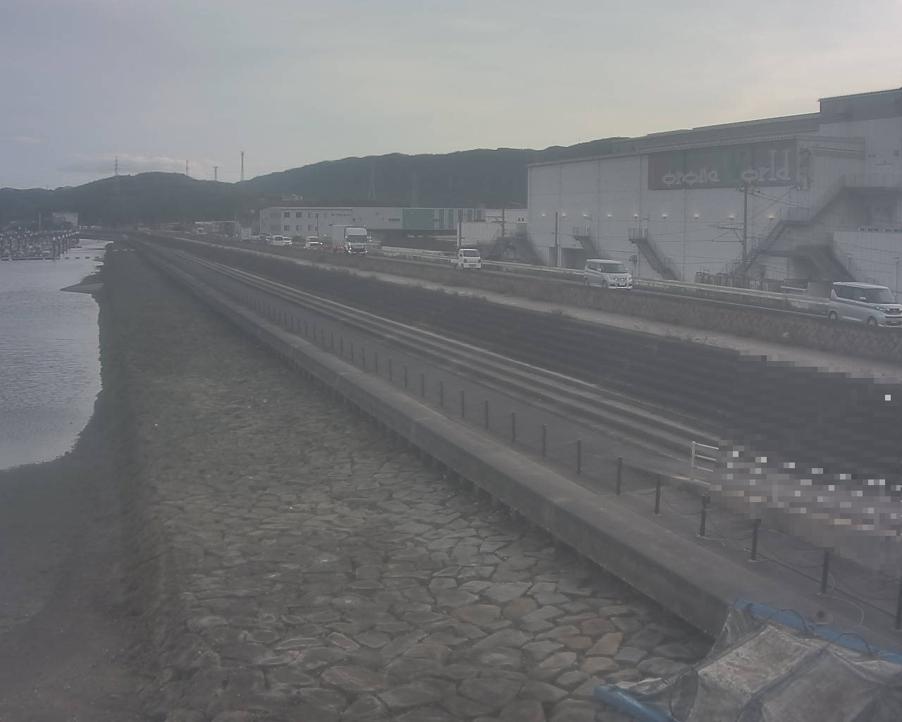 一文字防潮堤 ボートパーク方面 ↖ 一文字防潮堤 ボートパーク方面 ↖