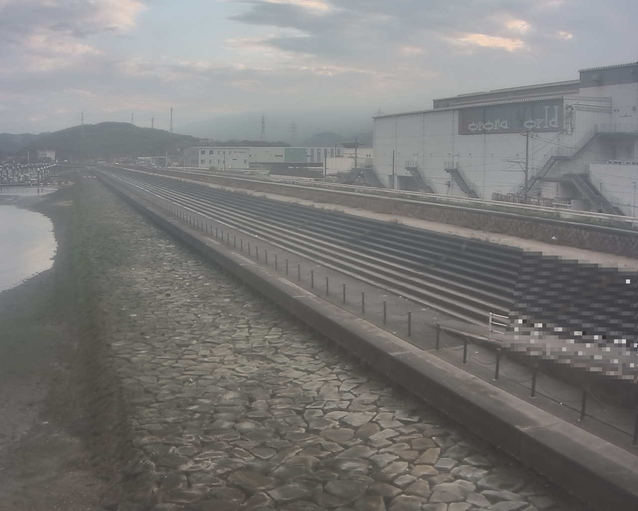 一文字防潮堤 ボートパーク方面 ↖ 一文字防潮堤 ボートパーク方面 ↖