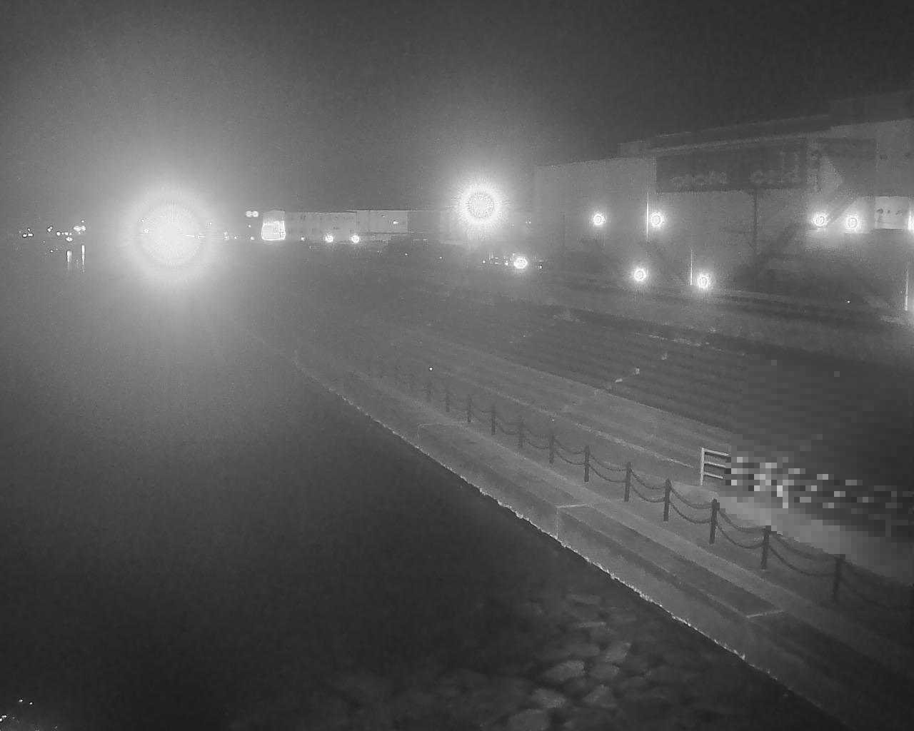 一文字防潮堤 ボートパーク方面　↖