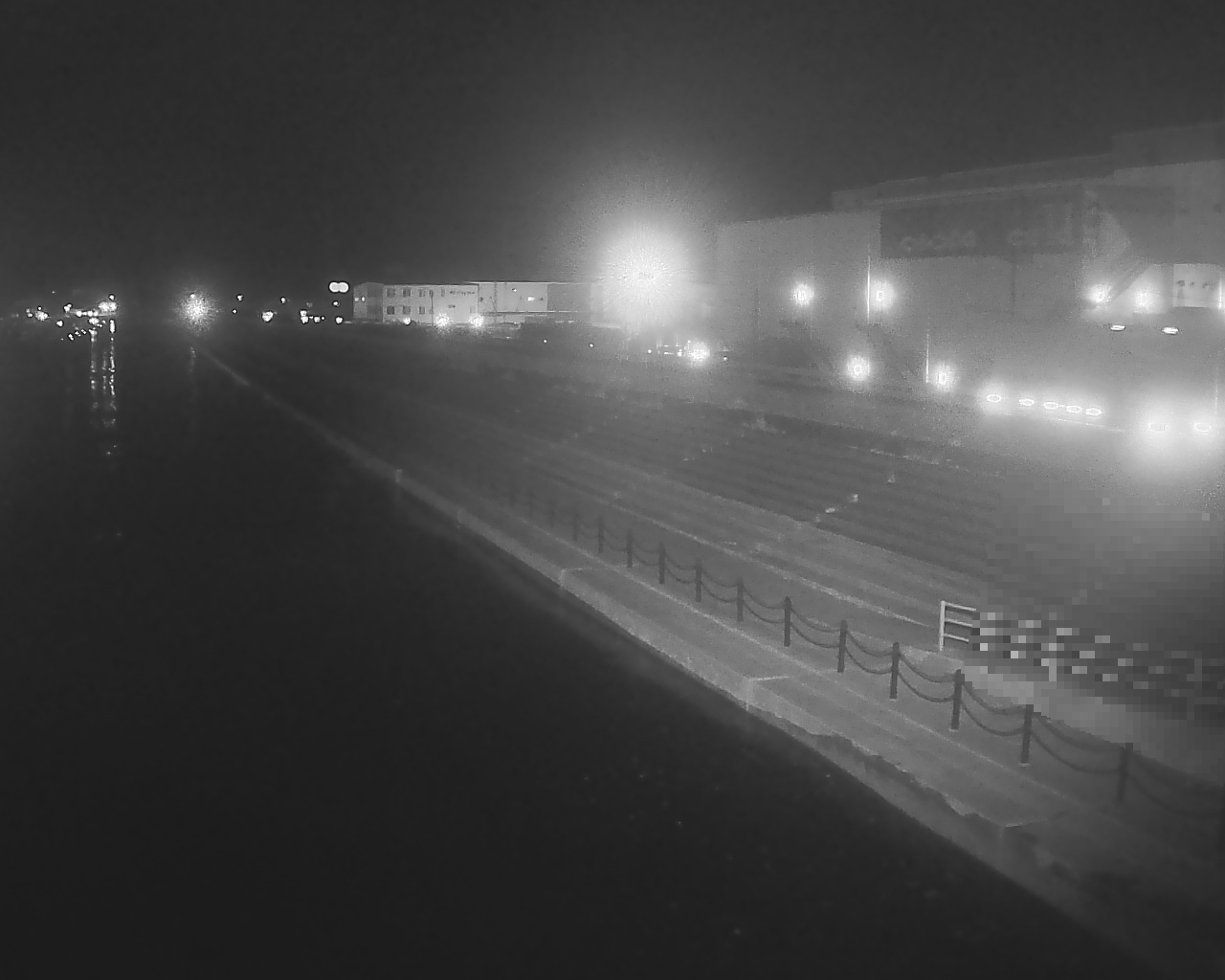 一文字防潮堤 ボートパーク方面　↖