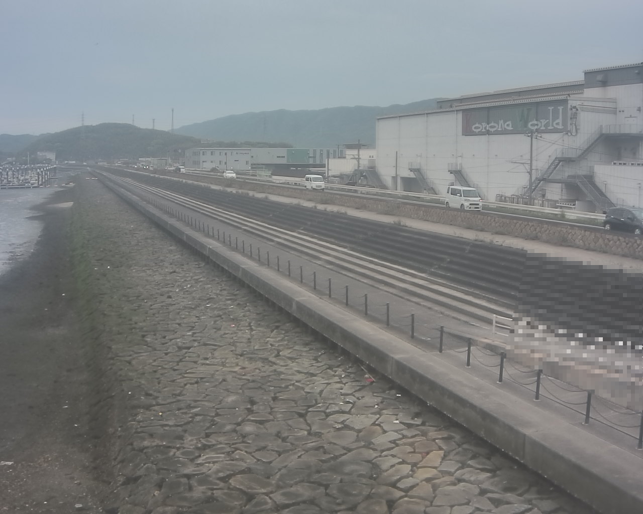 一文字防潮堤 ボートパーク方面　↖