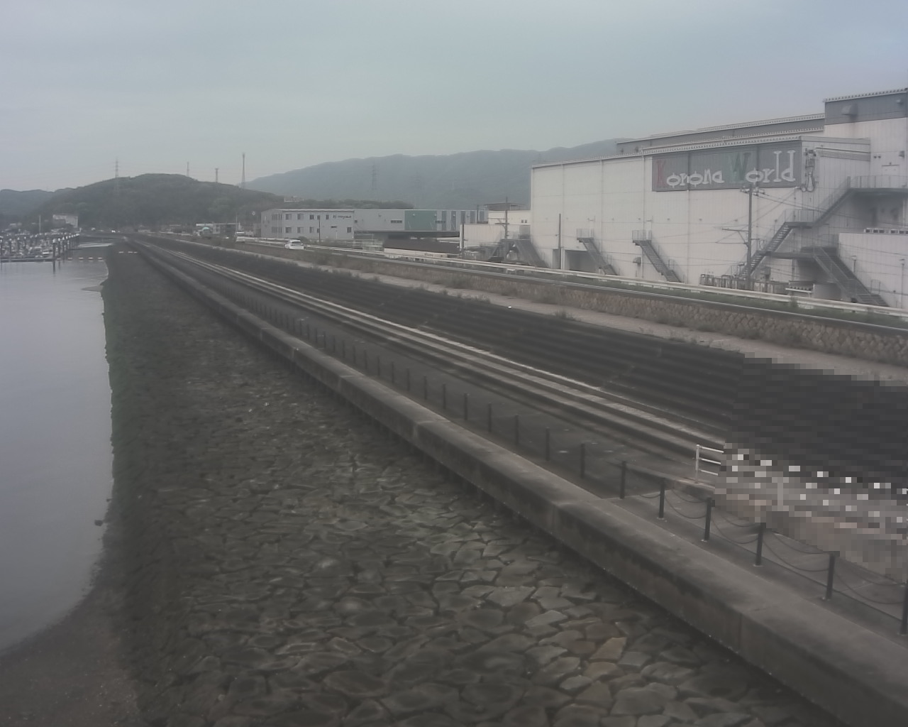 一文字防潮堤 ボートパーク方面　↖