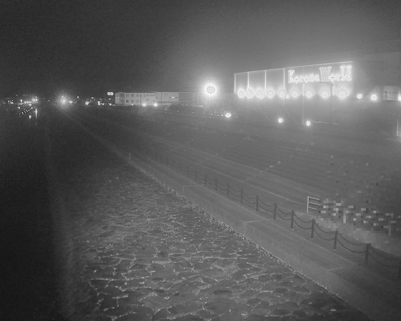 一文字防潮堤 ボートパーク方面　↖