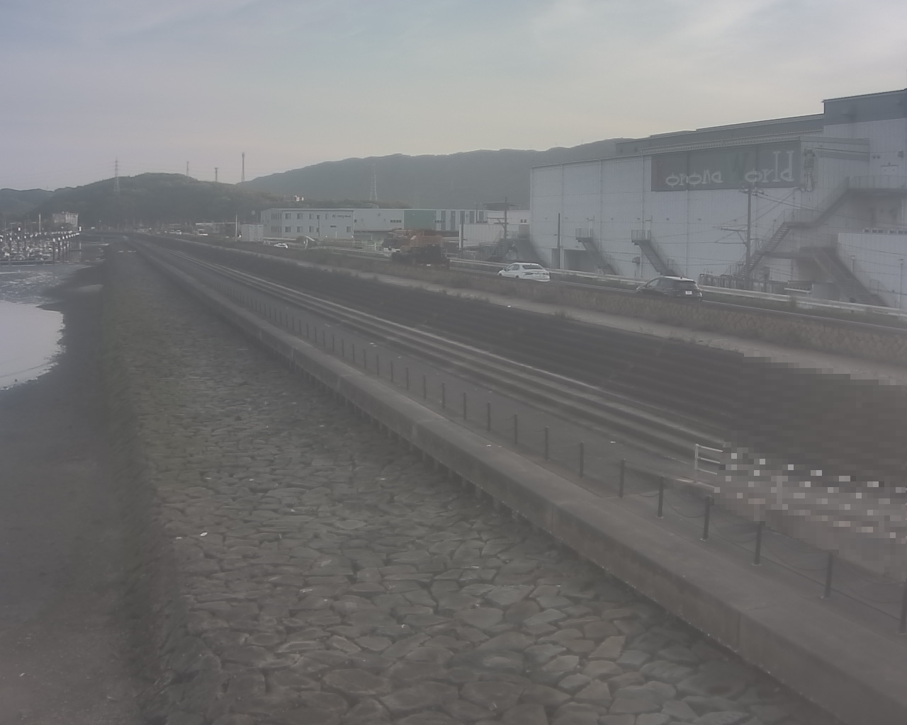 一文字防潮堤 ボートパーク方面　↖