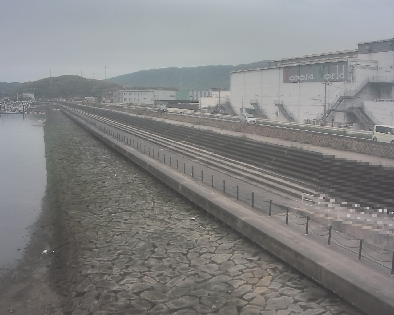 一文字防潮堤 ボートパーク方面　↖