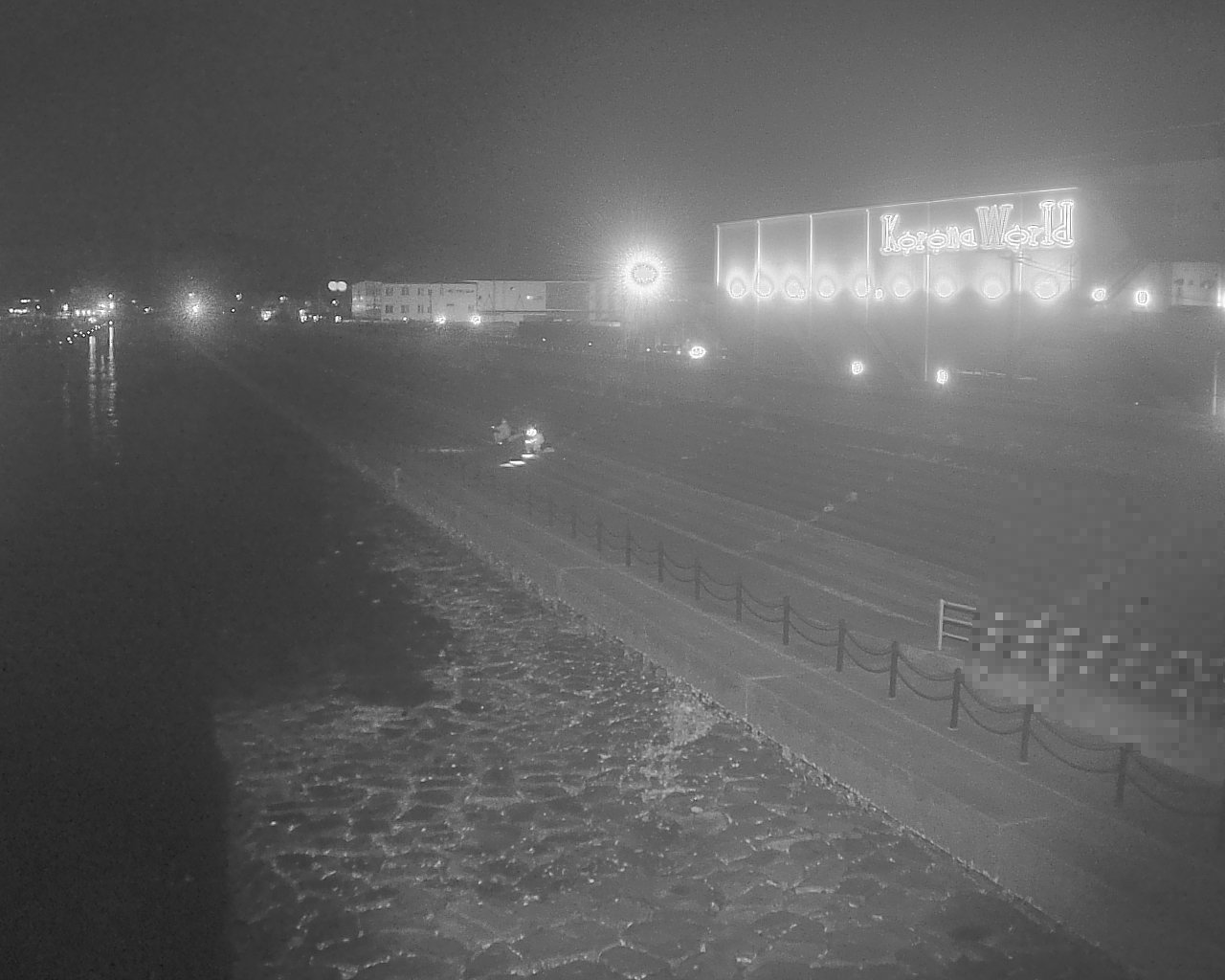 一文字防潮堤 ボートパーク方面　↖