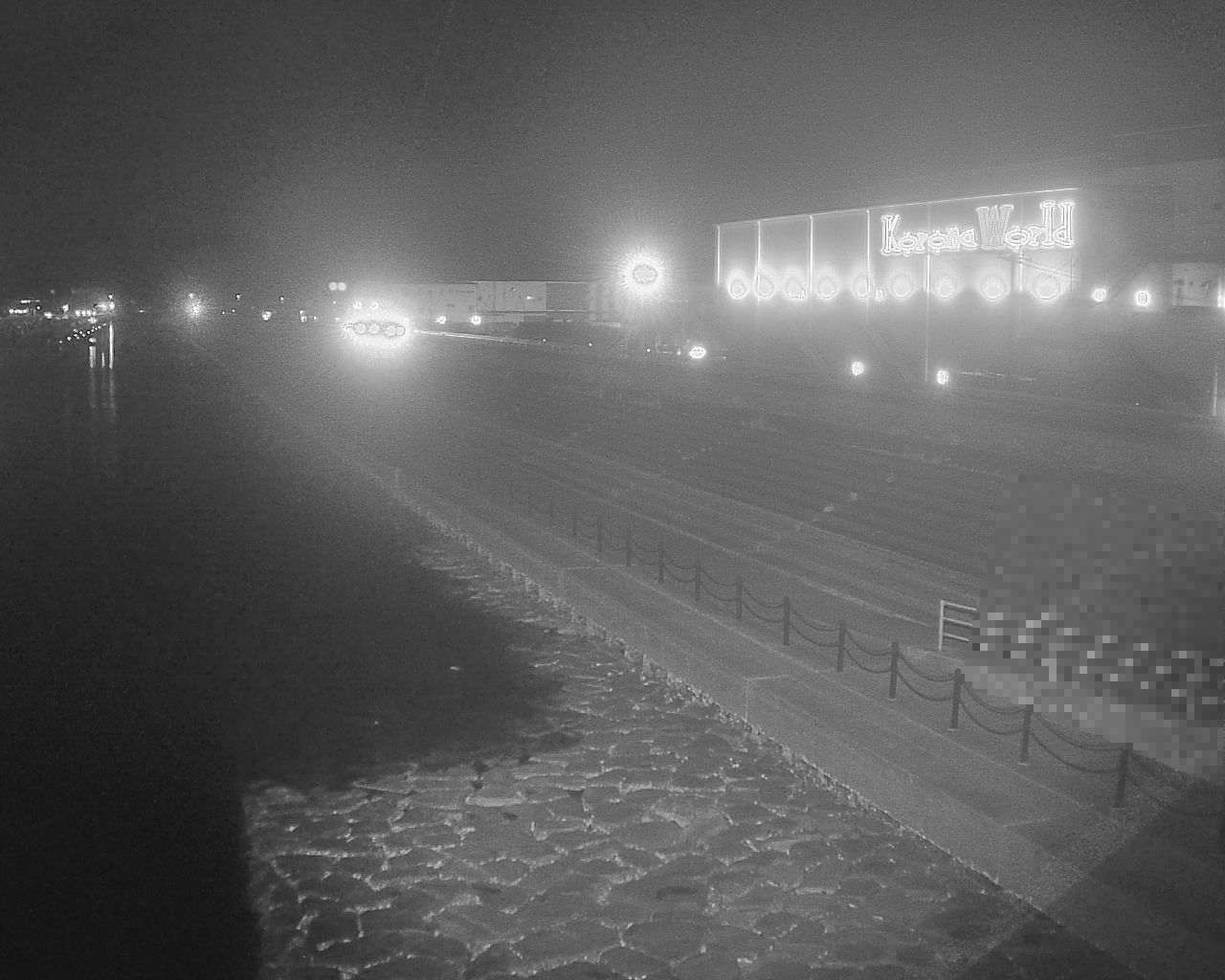 一文字防潮堤 ボートパーク方面　↖