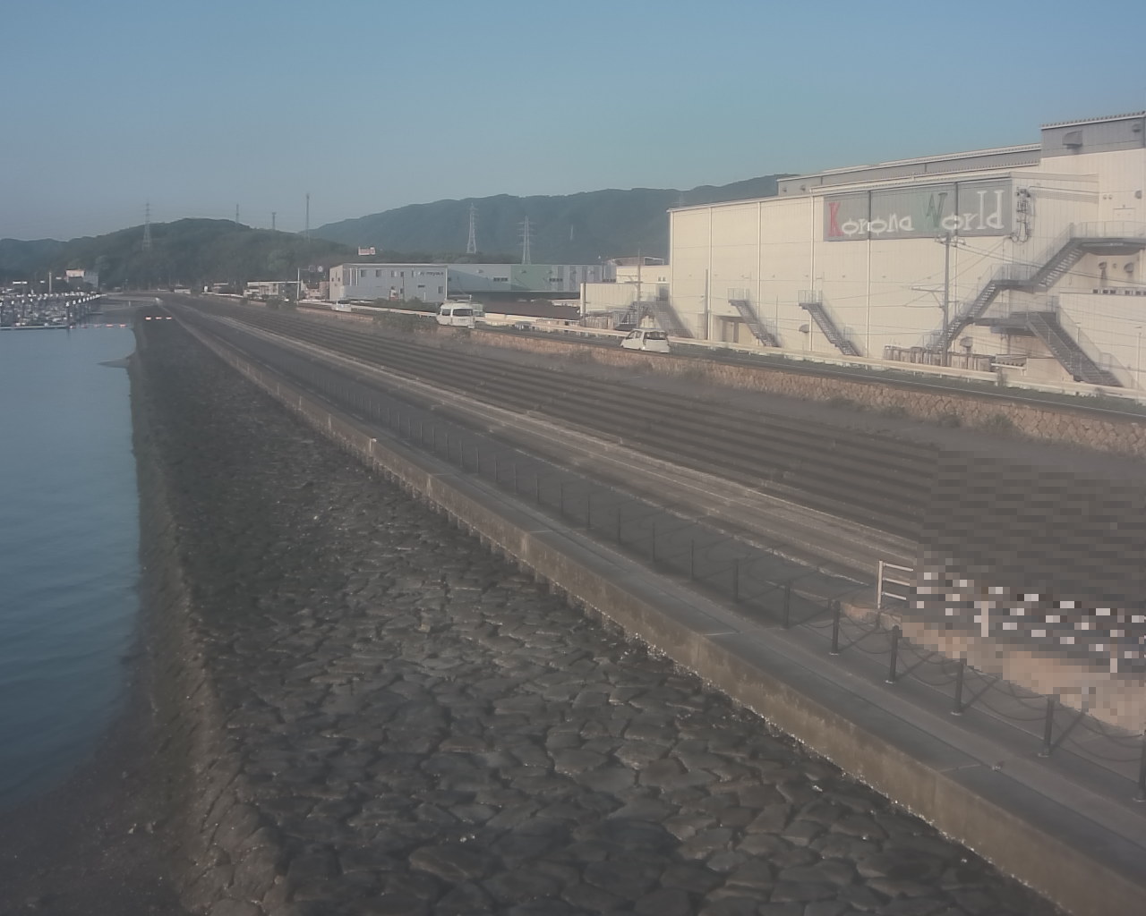 一文字防潮堤 ボートパーク方面　↖