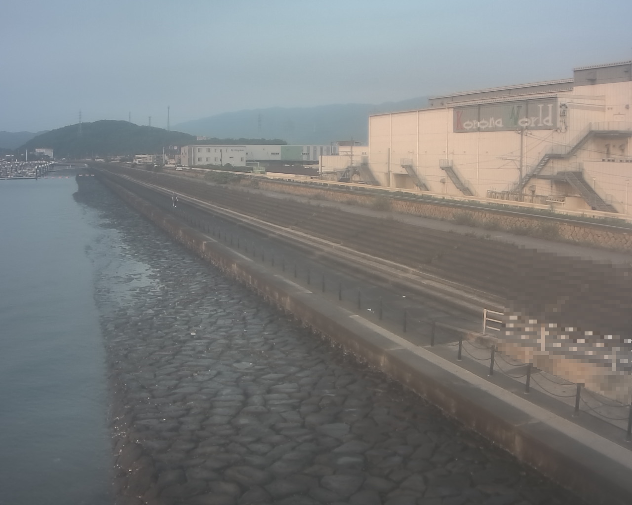 一文字防潮堤 ボートパーク方面 ↖ 一文字防潮堤 ボートパーク方面 ↖