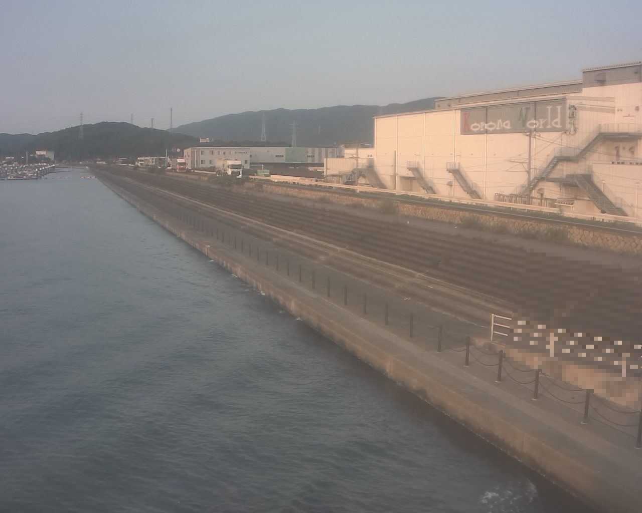 一文字防潮堤 ボートパーク方面 ↖ 一文字防潮堤 ボートパーク方面 ↖