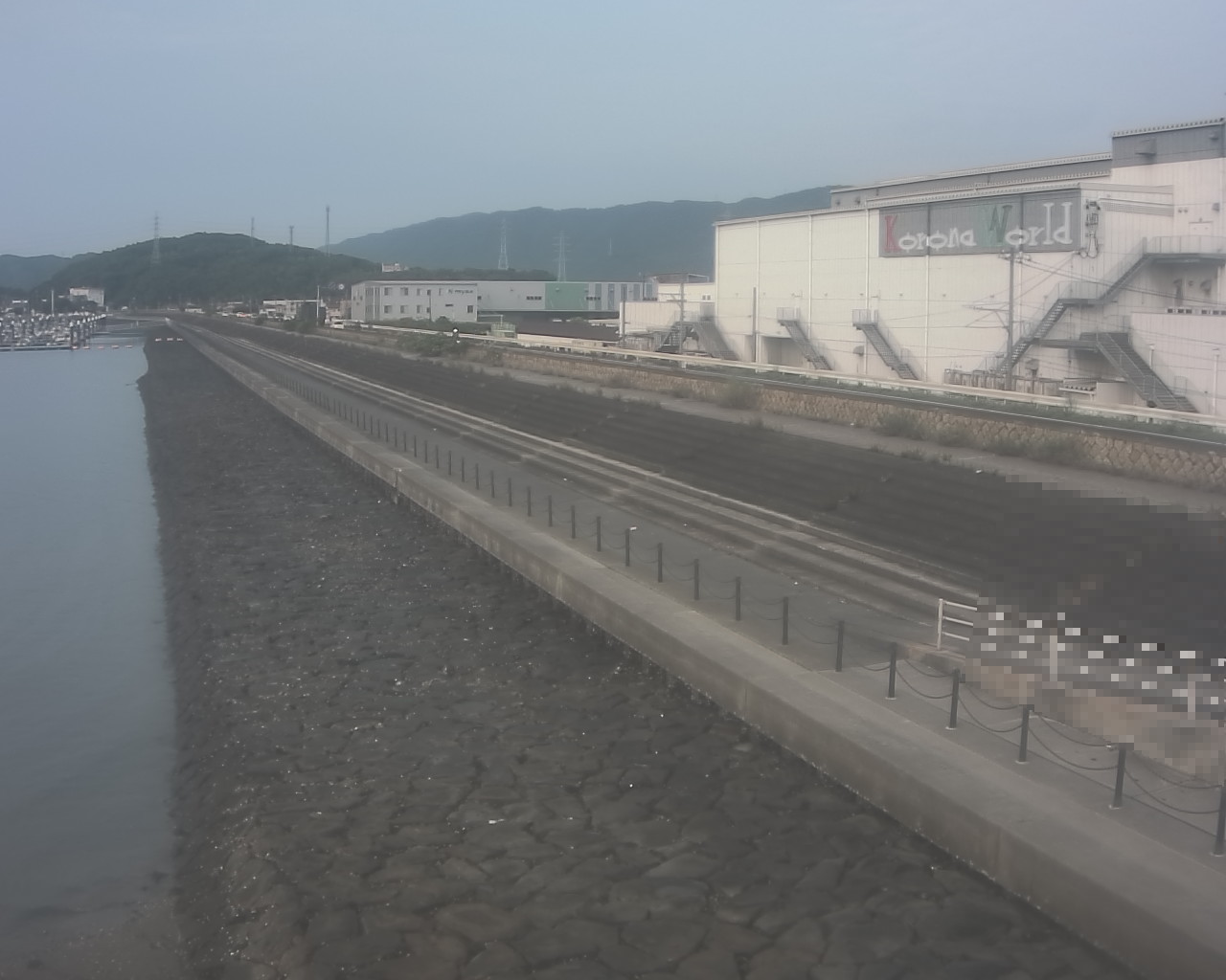 一文字防潮堤 ボートパーク方面　↖