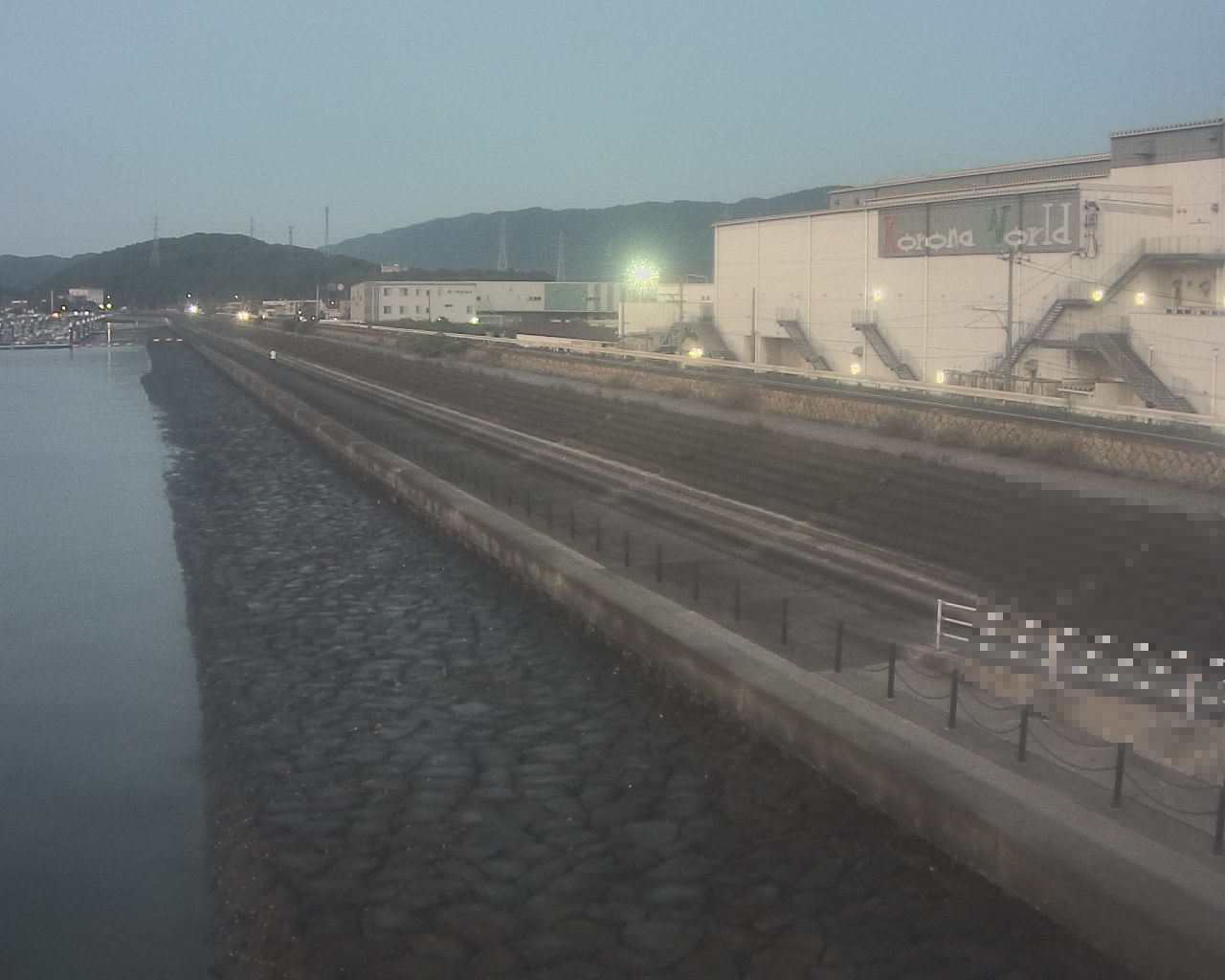 一文字防潮堤 ボートパーク方面　↖