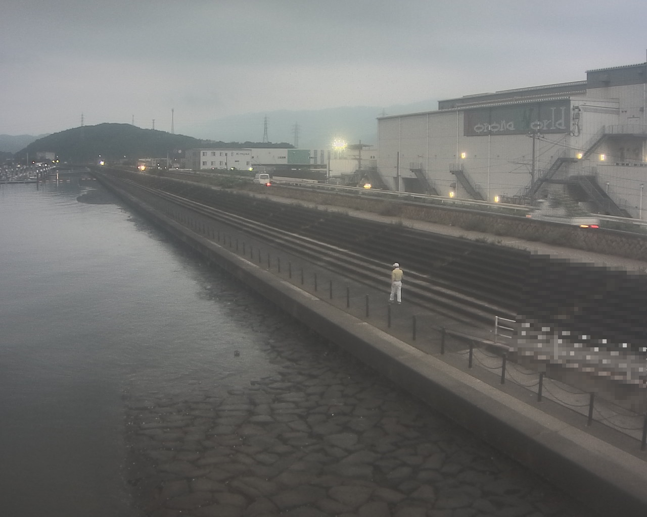 一文字防潮堤 ボートパーク方面　↖
