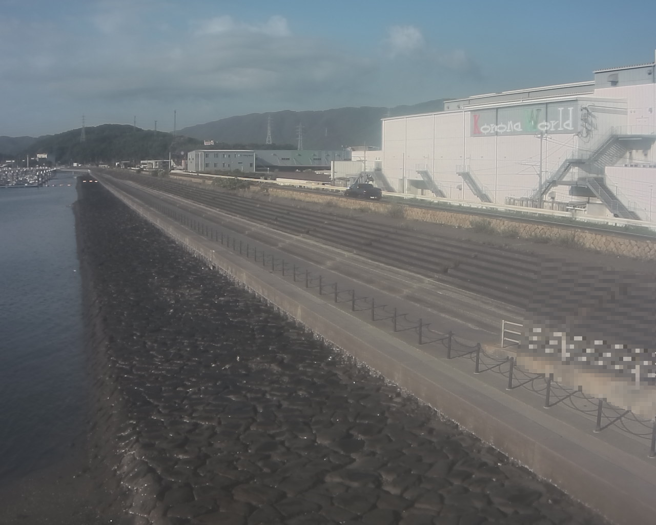 一文字防潮堤 ボートパーク方面　↖