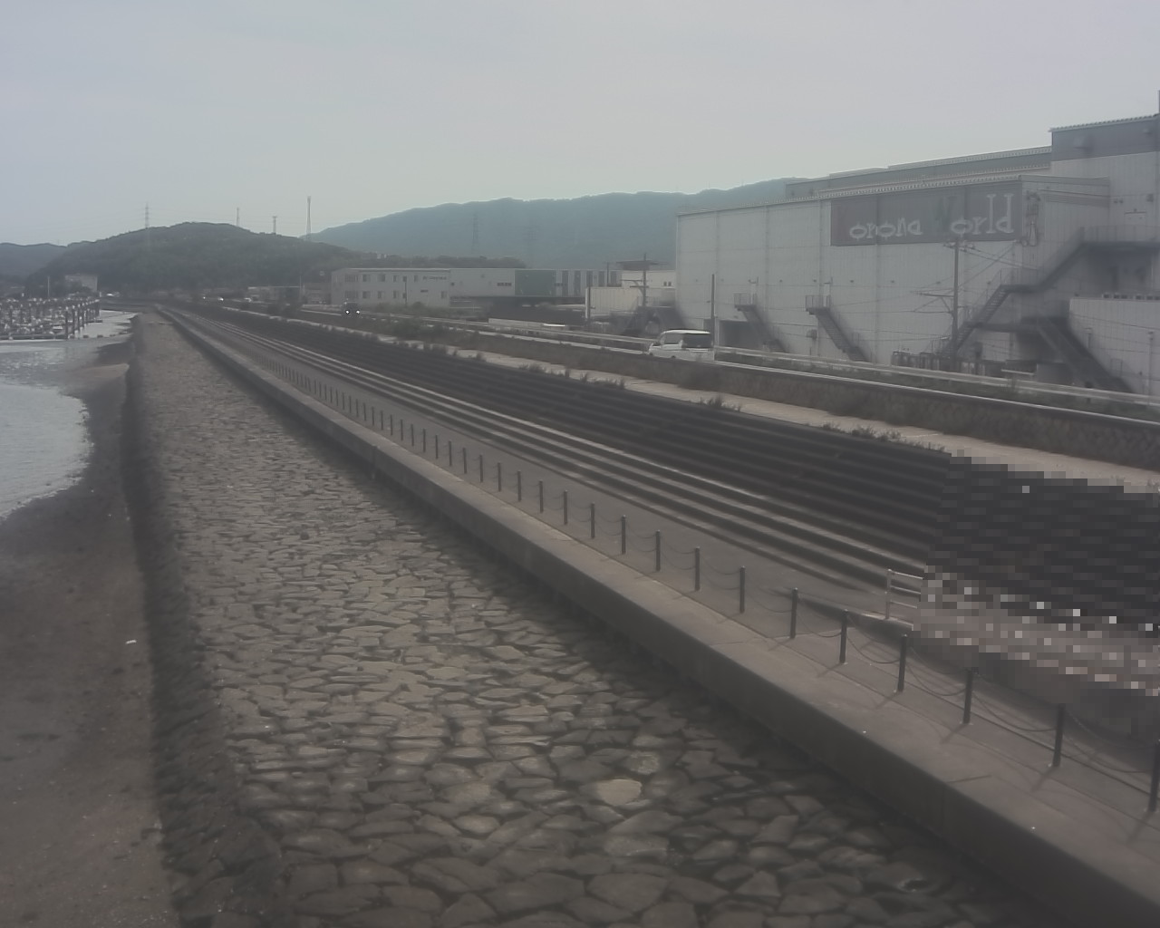 一文字防潮堤 ボートパーク方面 ↖ 一文字防潮堤 ボートパーク方面 ↖