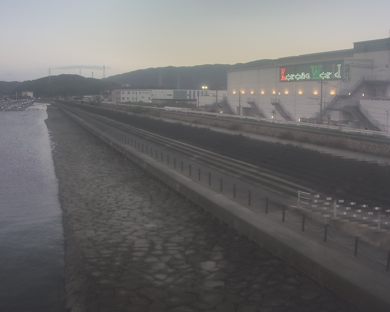 一文字防潮堤 ボートパーク方面 ↖ 一文字防潮堤 ボートパーク方面 ↖