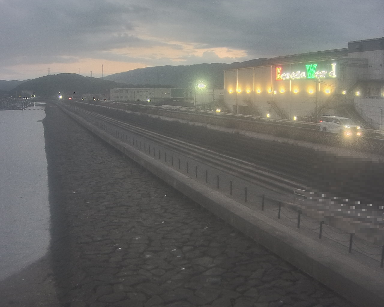 一文字防潮堤 ボートパーク方面 ↖ 一文字防潮堤 ボートパーク方面 ↖