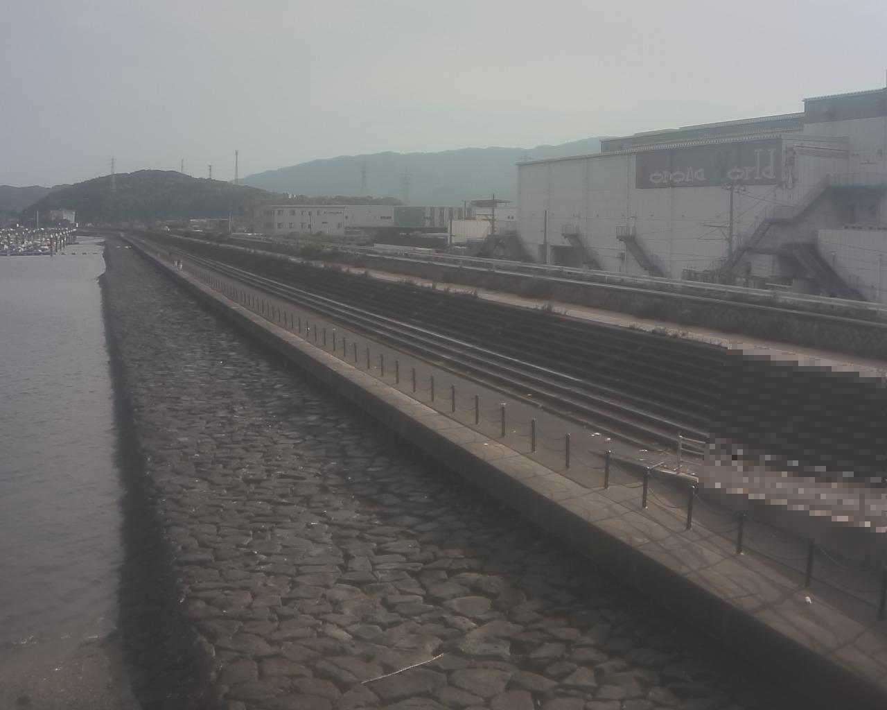 一文字防潮堤 ボートパーク方面 ↖ 一文字防潮堤 ボートパーク方面 ↖