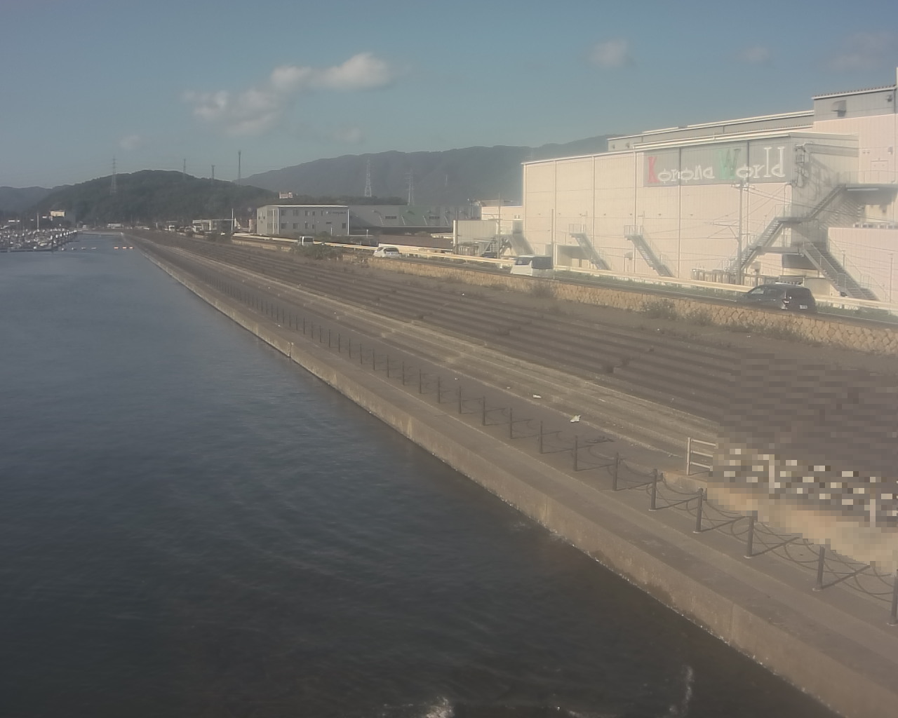 一文字防潮堤 ボートパーク方面　↖