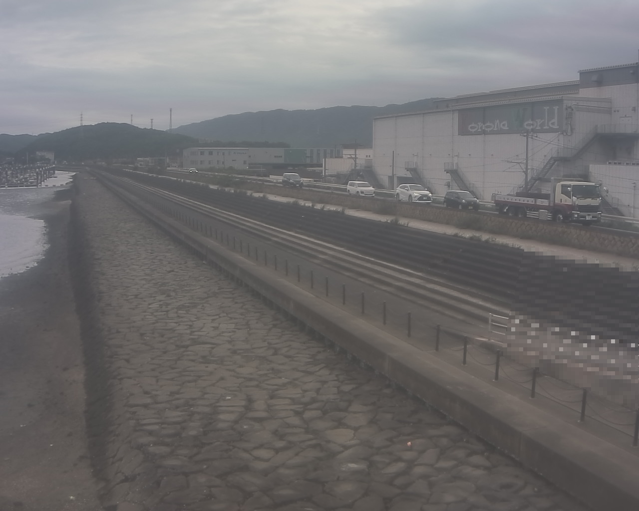 一文字防潮堤 ボートパーク方面 ↖ 一文字防潮堤 ボートパーク方面 ↖