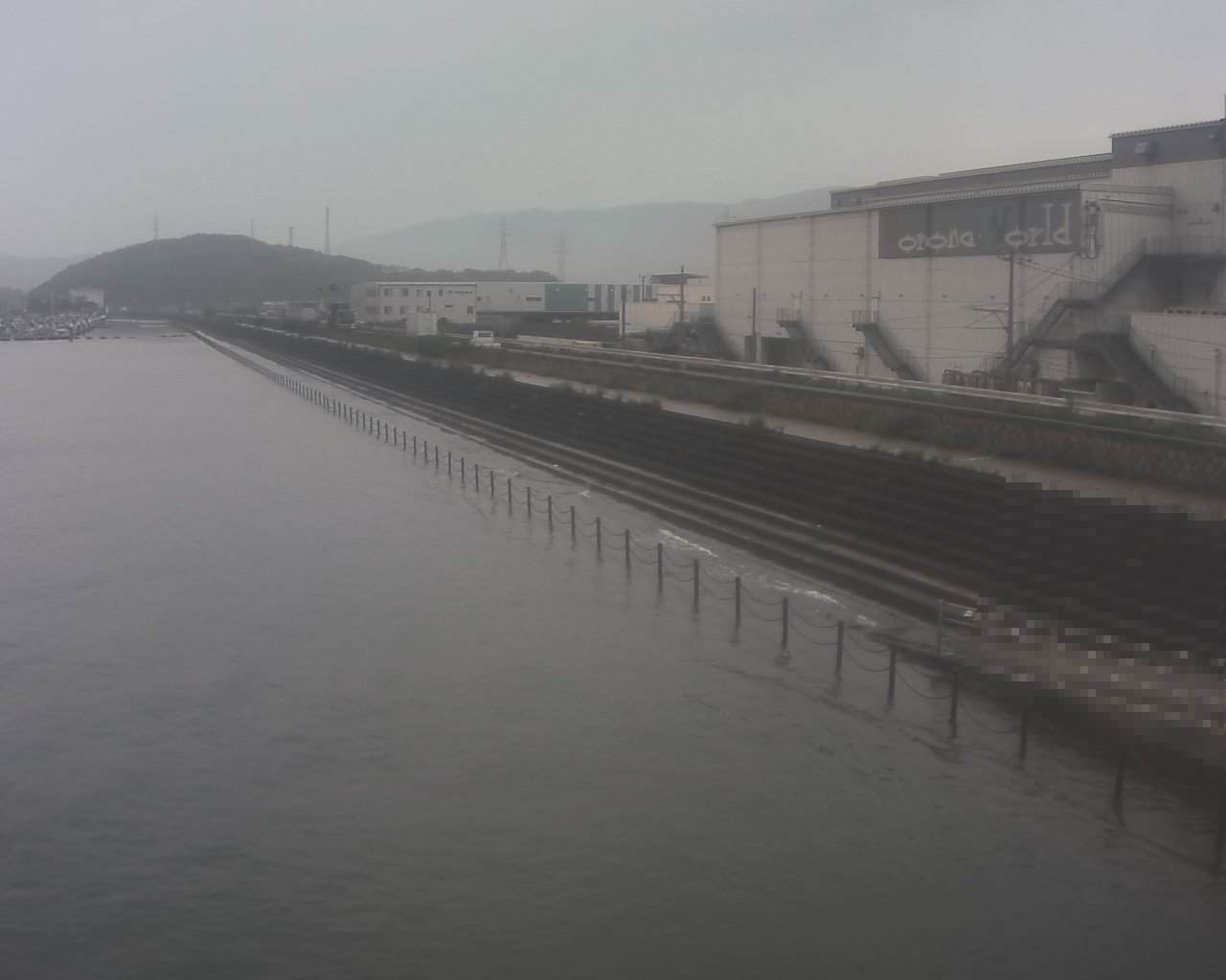 一文字防潮堤 ボートパーク方面　↖