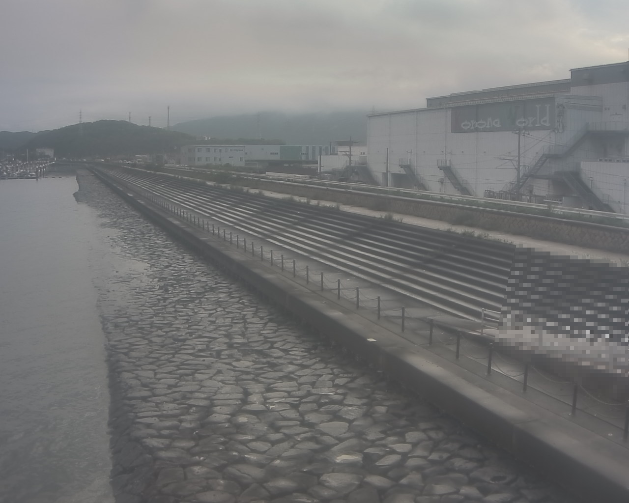 一文字防潮堤 ボートパーク方面 ↖ 一文字防潮堤 ボートパーク方面 ↖