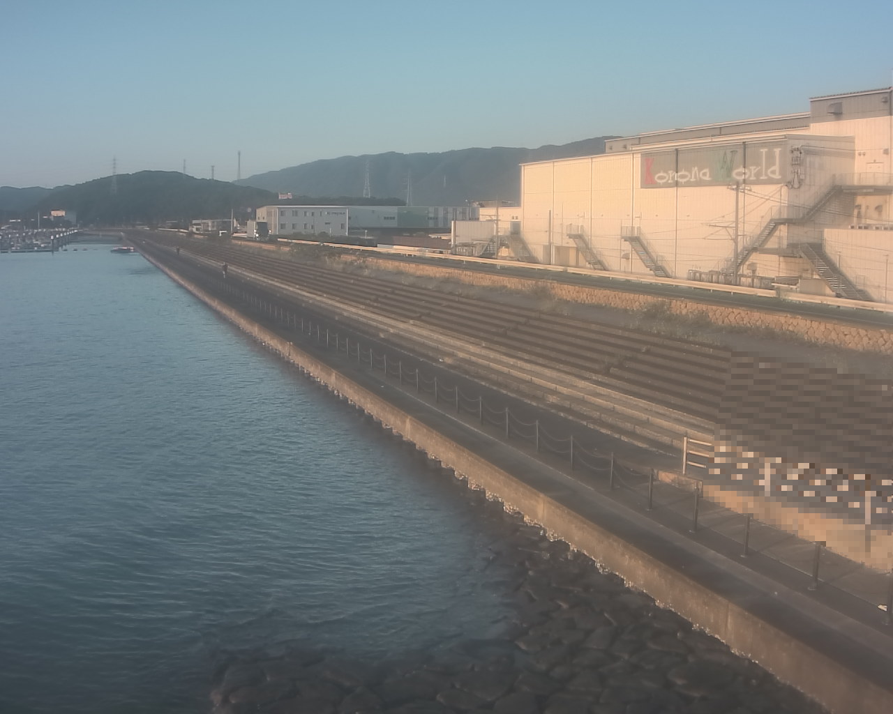 一文字防潮堤 ボートパーク方面 ↖ 一文字防潮堤 ボートパーク方面 ↖