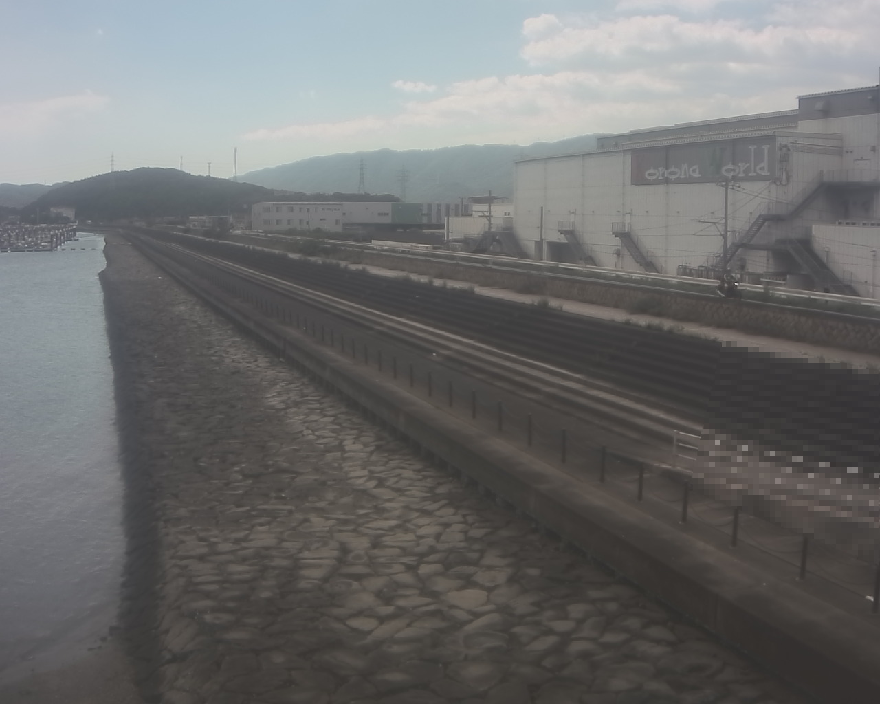 一文字防潮堤 ボートパーク方面　↖