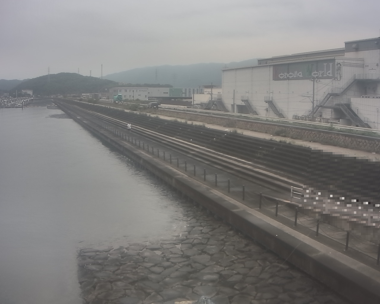 一文字防潮堤 ボートパーク方面　↖