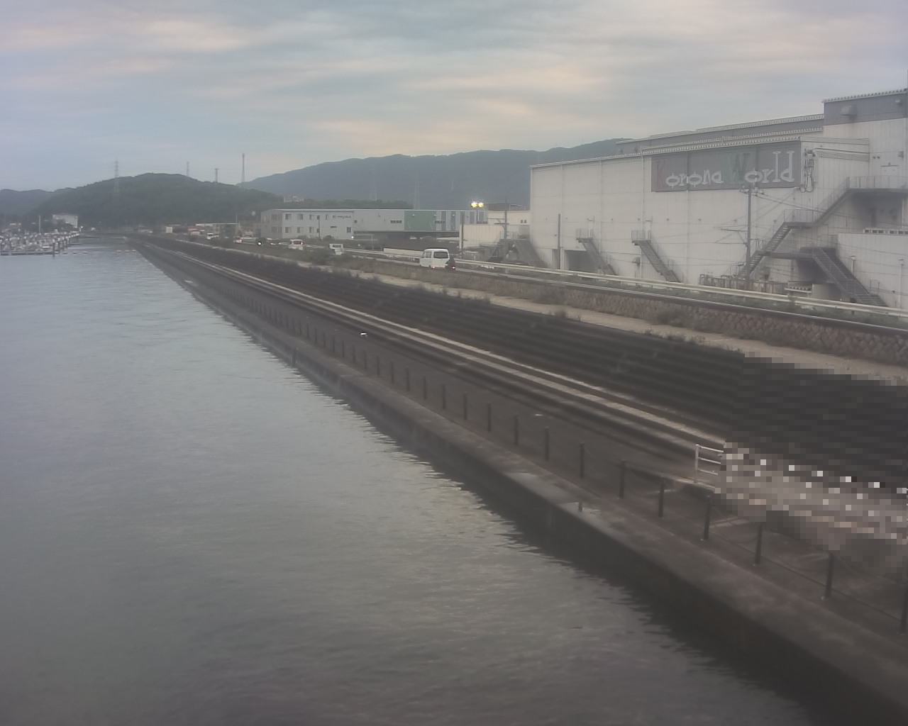 一文字防潮堤 ボートパーク方面　↖