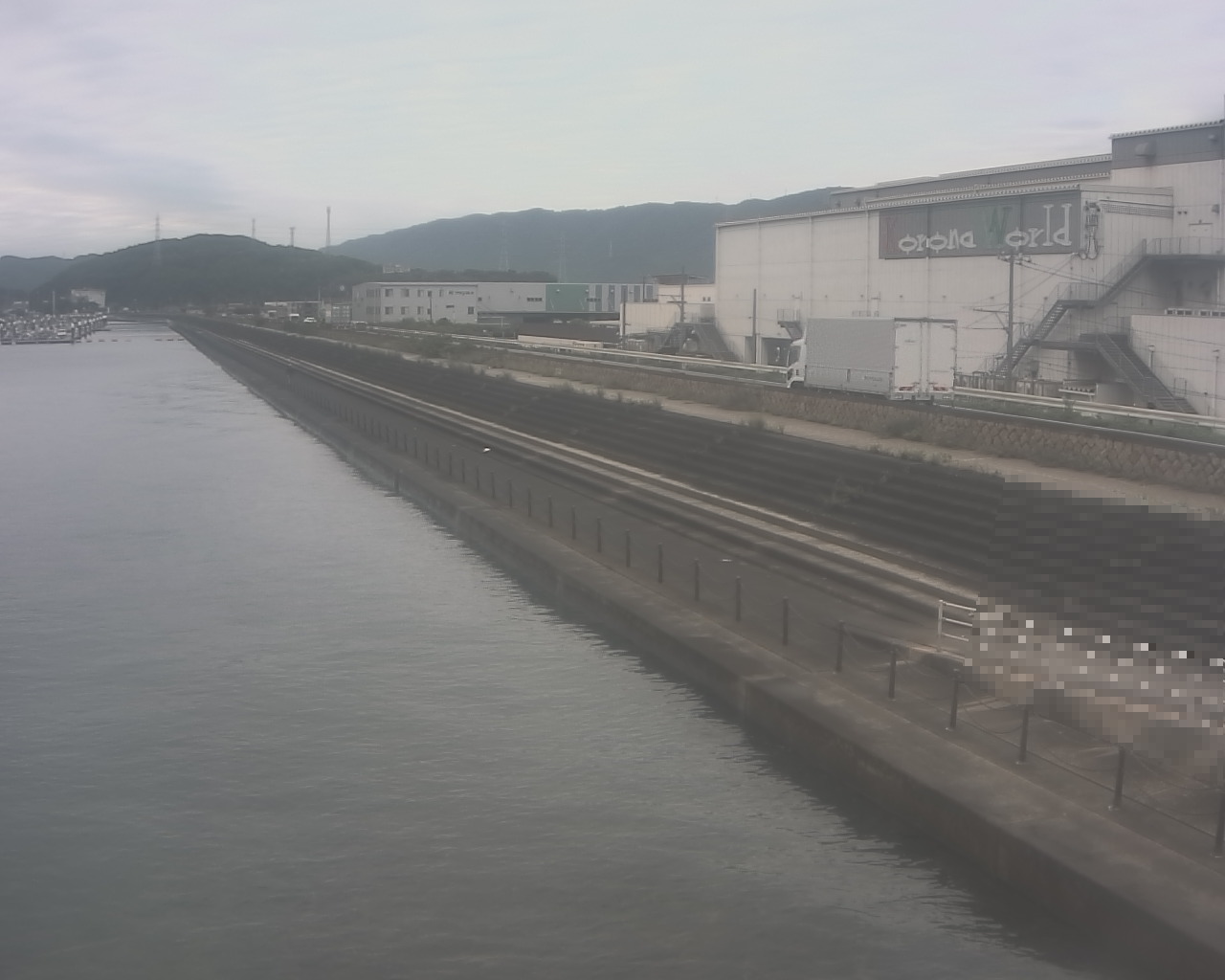 一文字防潮堤 ボートパーク方面　↖