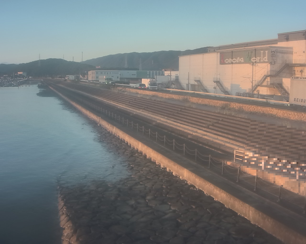 一文字防潮堤 ボートパーク方面 ↖ 一文字防潮堤 ボートパーク方面 ↖
