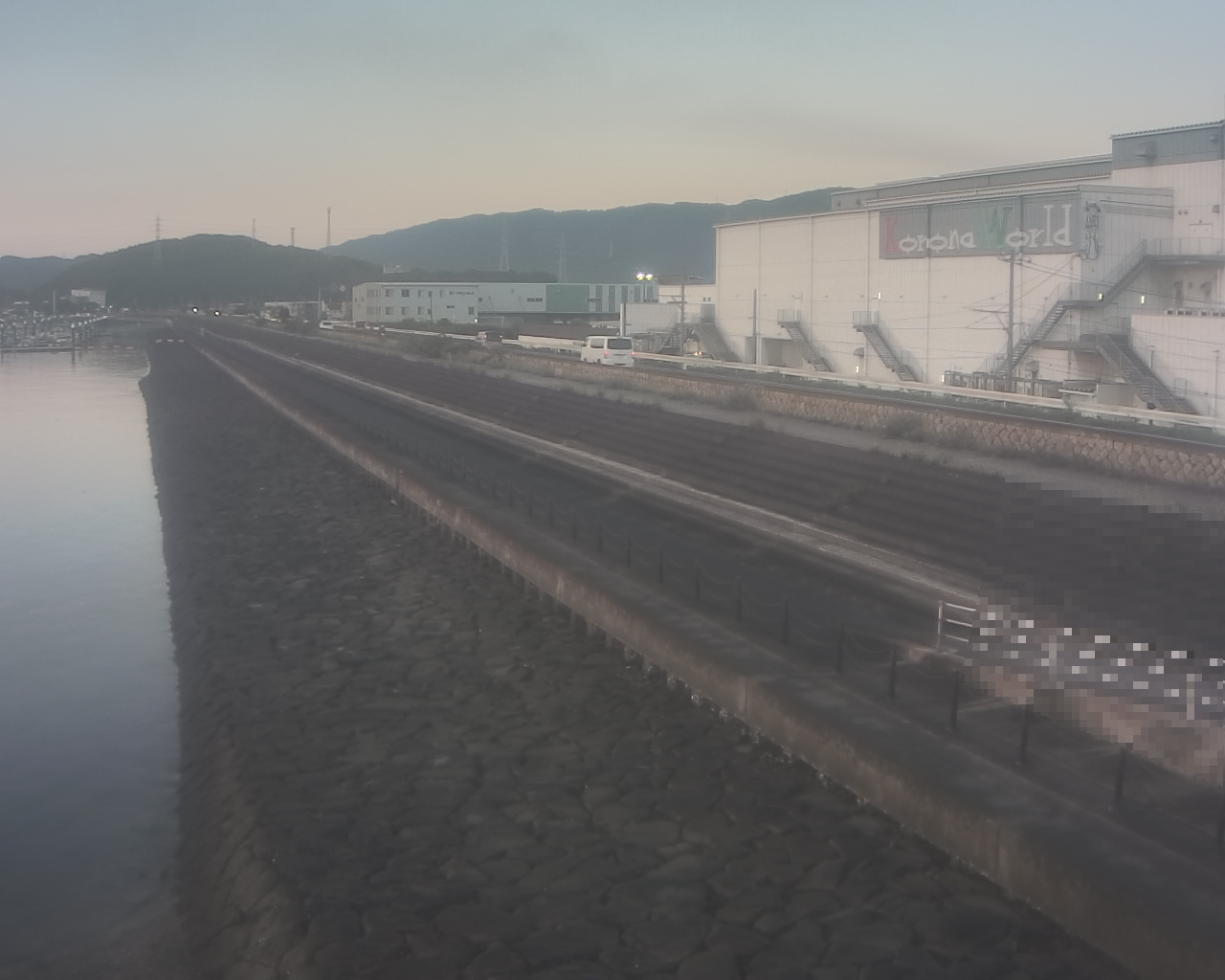 一文字防潮堤 ボートパーク方面 ↖ 一文字防潮堤 ボートパーク方面 ↖