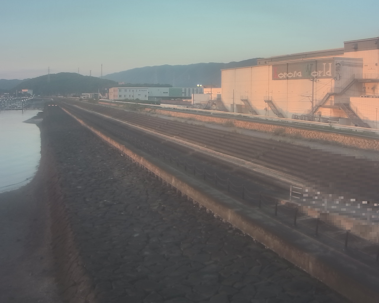 一文字防潮堤 ボートパーク方面 ↖ 一文字防潮堤 ボートパーク方面 ↖