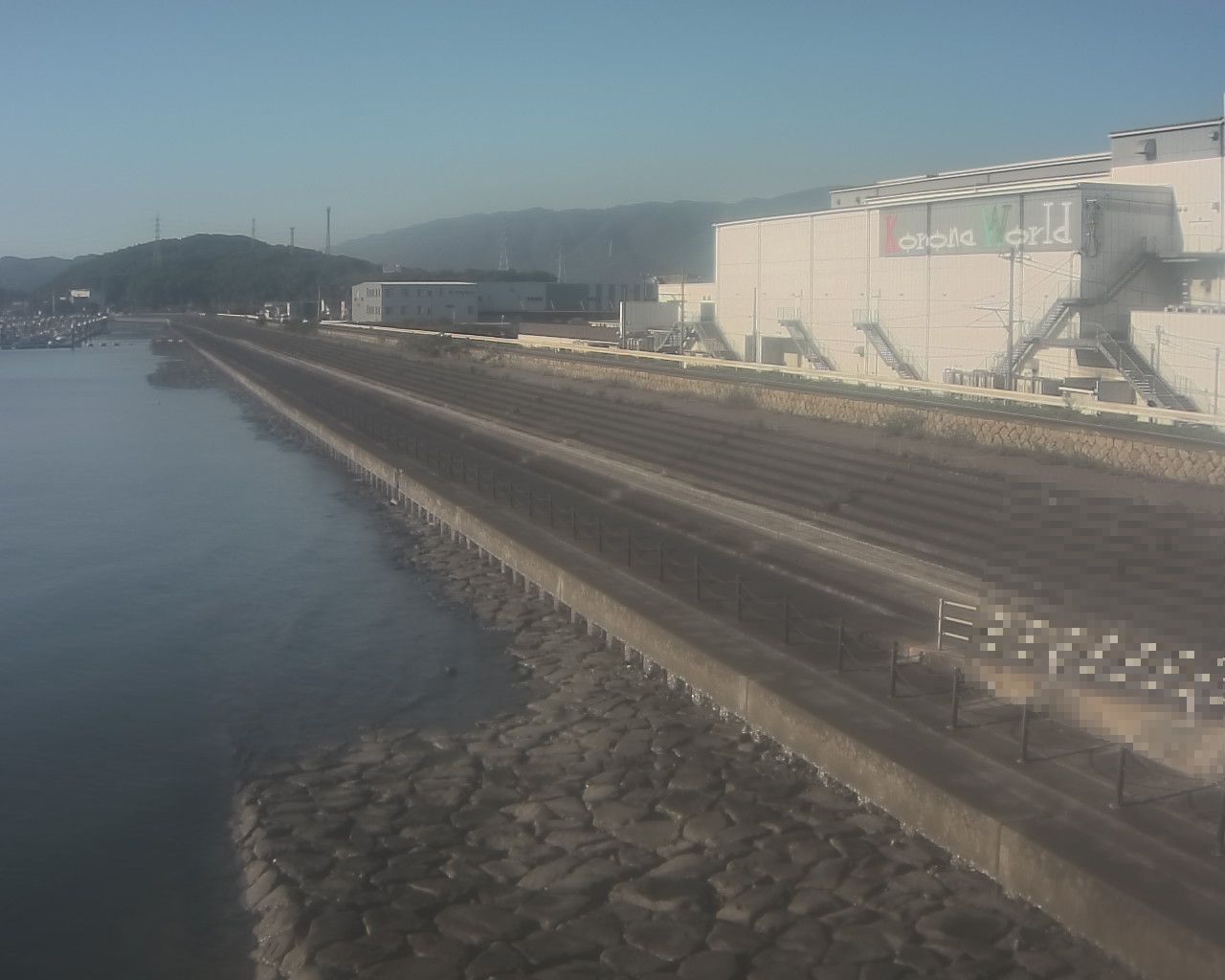 一文字防潮堤 ボートパーク方面 ↖ 一文字防潮堤 ボートパーク方面 ↖