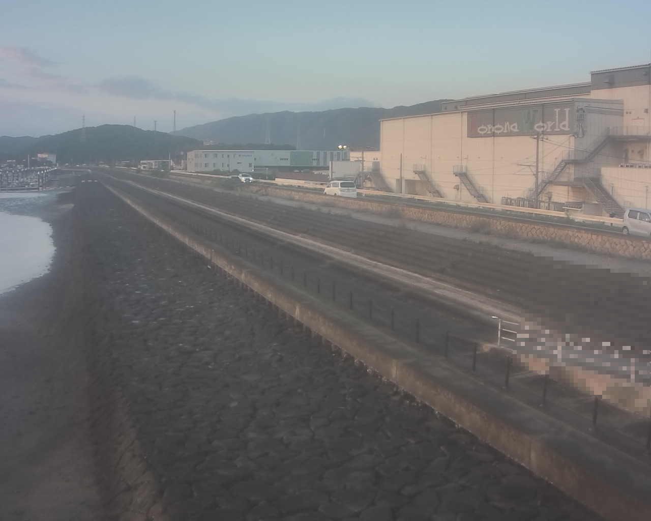 一文字防潮堤 ボートパーク方面 ↖ 一文字防潮堤 ボートパーク方面 ↖