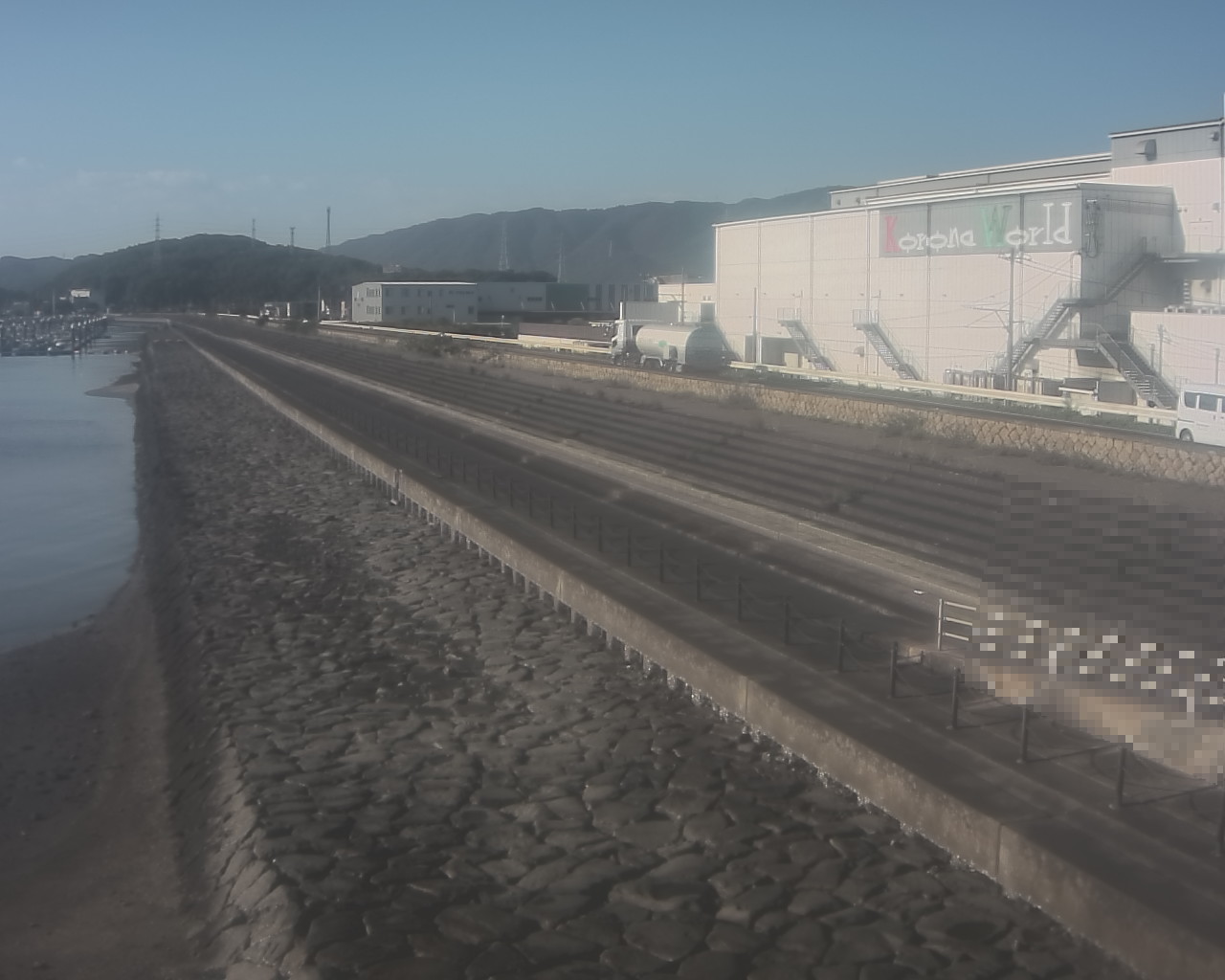 一文字防潮堤 ボートパーク方面　↖