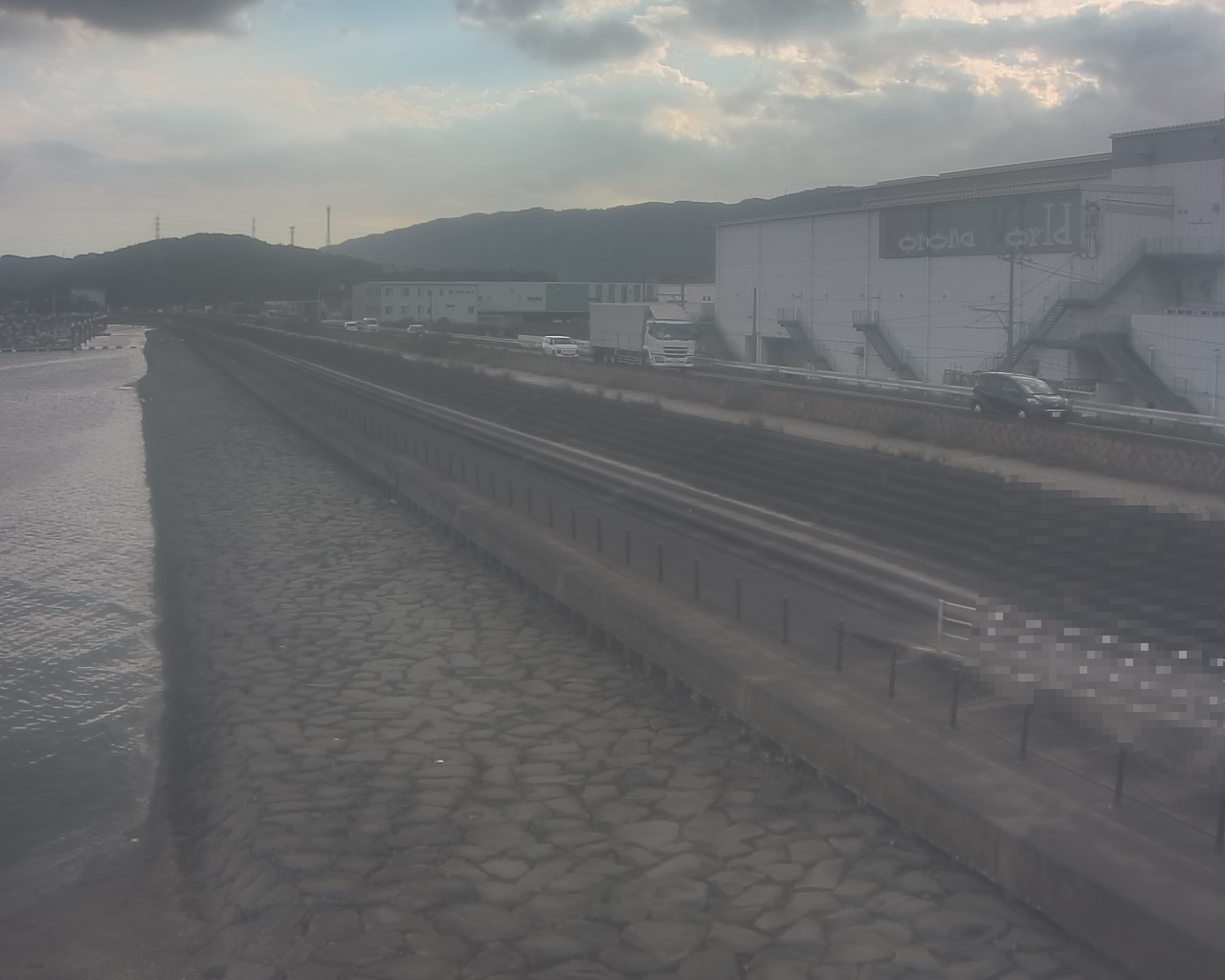 一文字防潮堤 ボートパーク方面 ↖ 一文字防潮堤 ボートパーク方面 ↖
