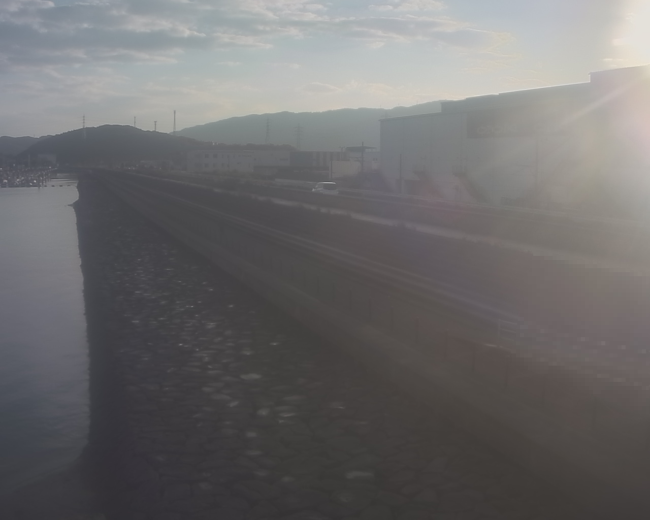 一文字防潮堤 ボートパーク方面　↖