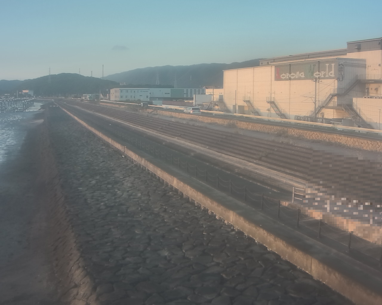 一文字防潮堤 ボートパーク方面 ↖ 一文字防潮堤 ボートパーク方面 ↖
